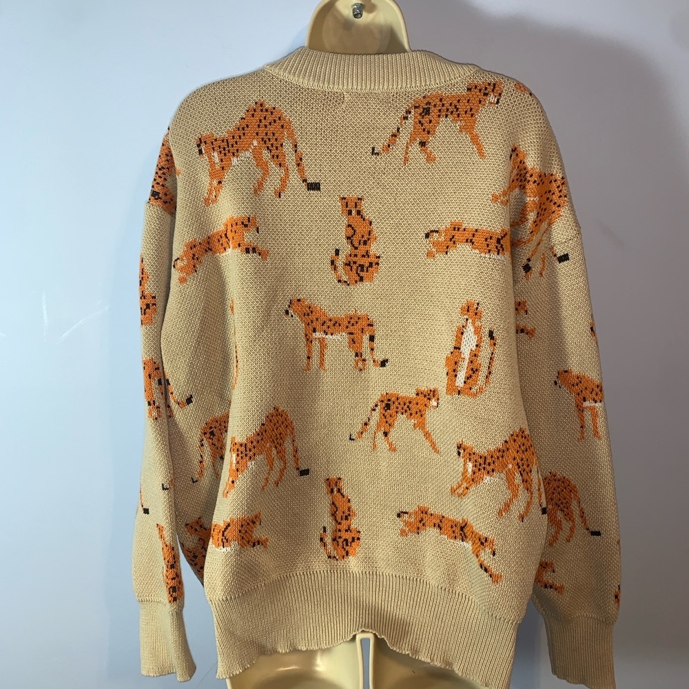 White birch cheetah leopard Animal novelty Print Beige crew Sweater small - Picture 3 of 5